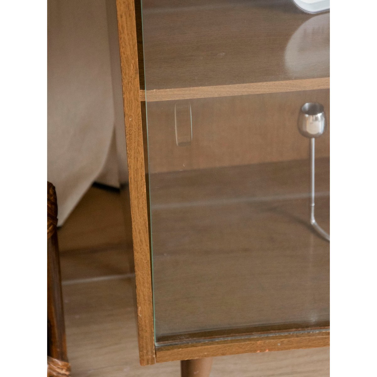 Vitrine en bois plaqué Victoria N°1303 - Bon état bois foncé, DEBONGOUT