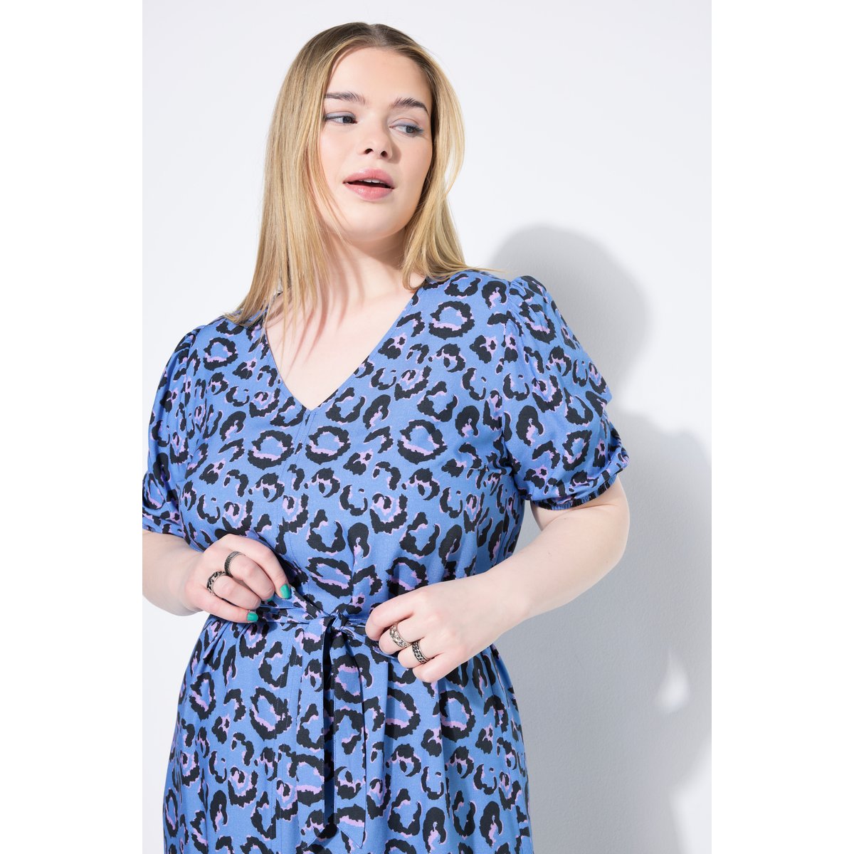 Robe midi coupe évasée, imprimé léopard bleu ciel, STUDIO UNTOLD