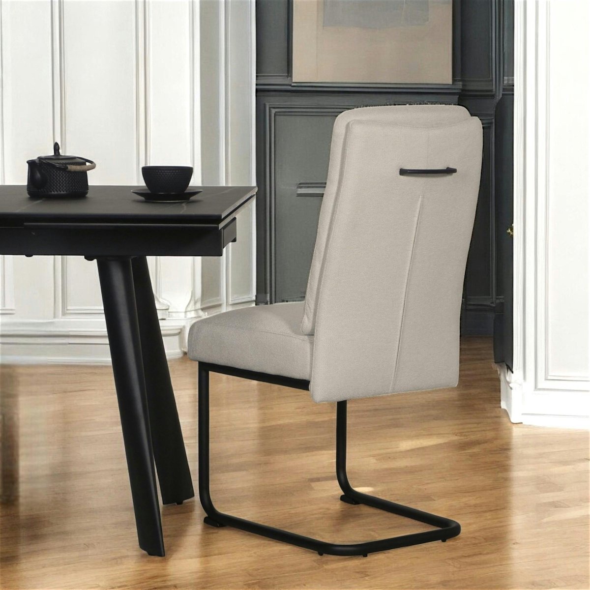Chaise à dossier haut en tissu beige (lot de 2) LOMBARDIE taupe, PIER IMPORT