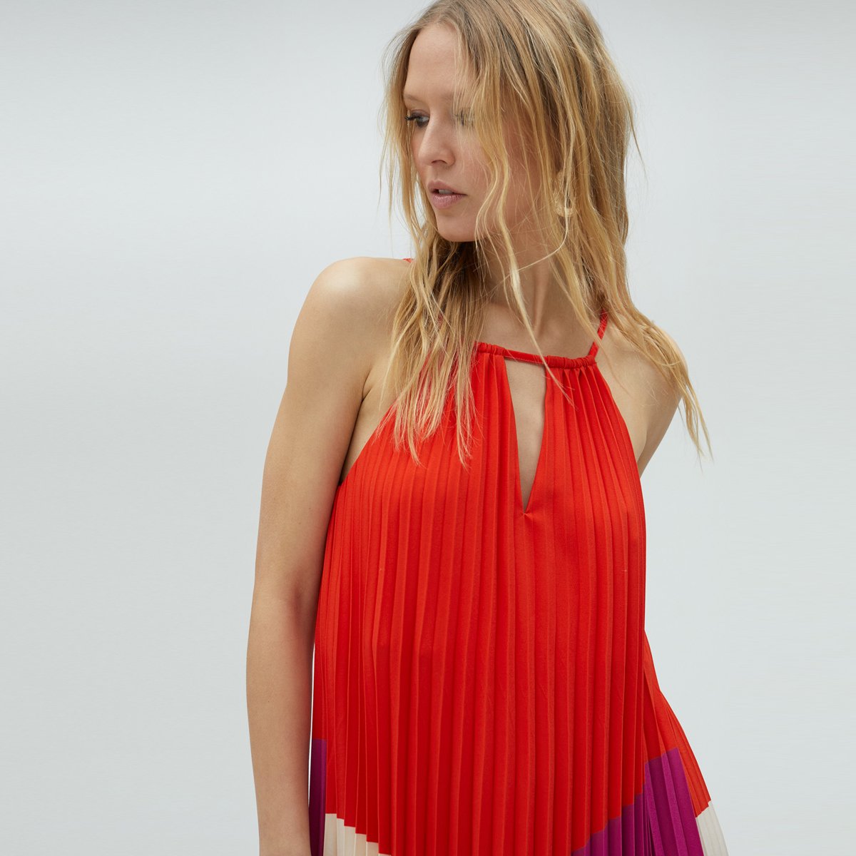 Robe longue plissée sans manches rouge clair, LOLA CASADEMUNT