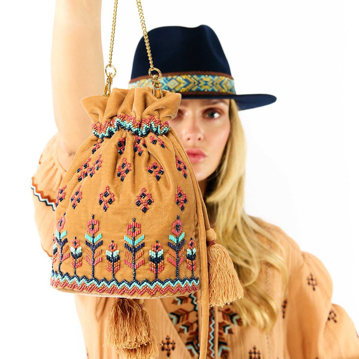 Sac bourse avec broderies et perles ALMAS nude, WILD