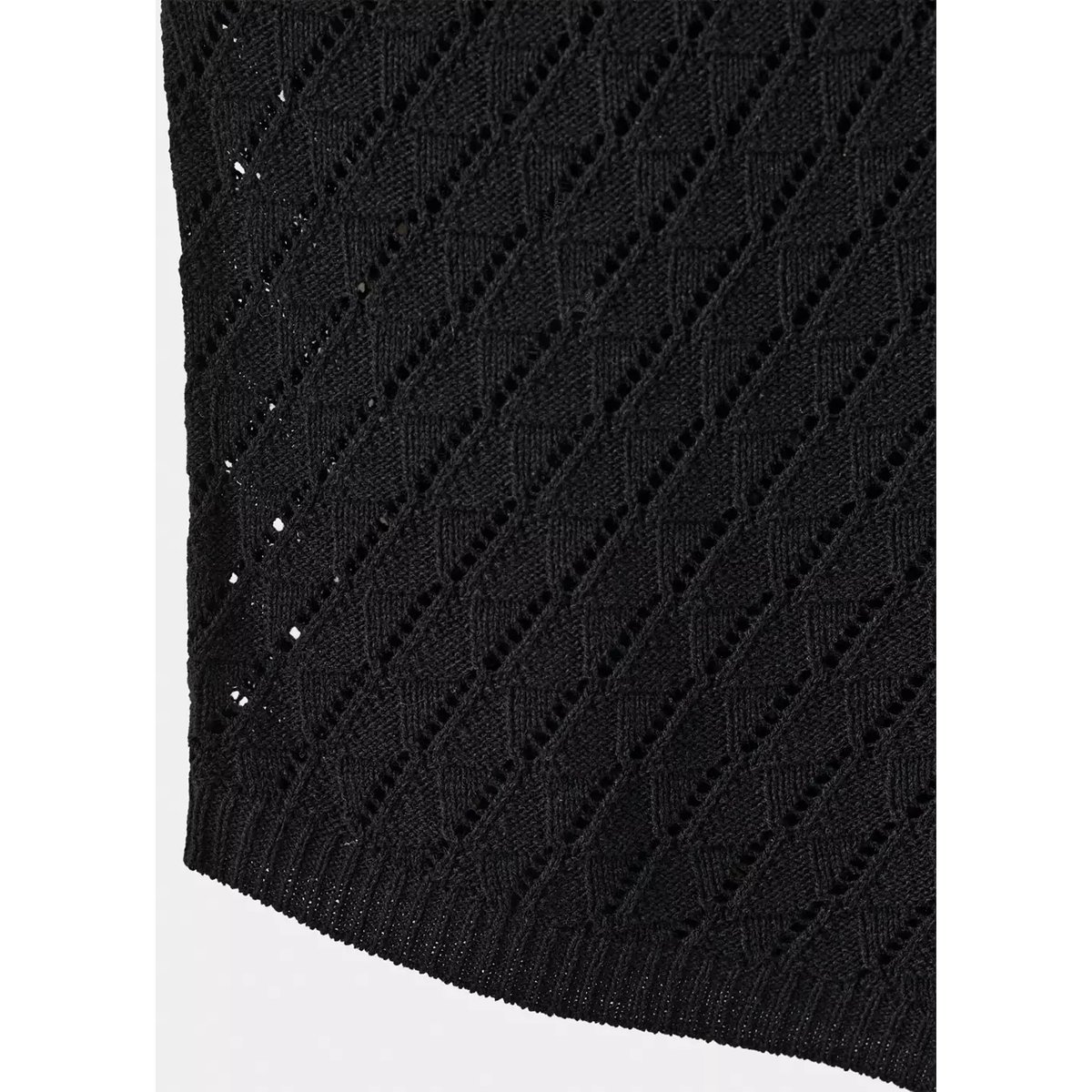 Top asymétrique en maille ajourée noir, MANGO