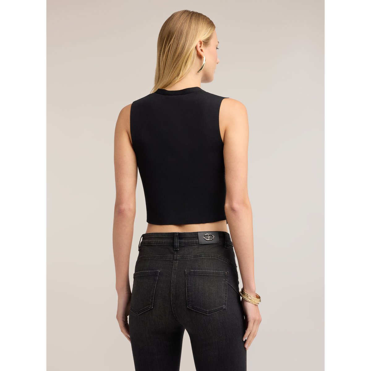Gilet fin noir, MOTIVI