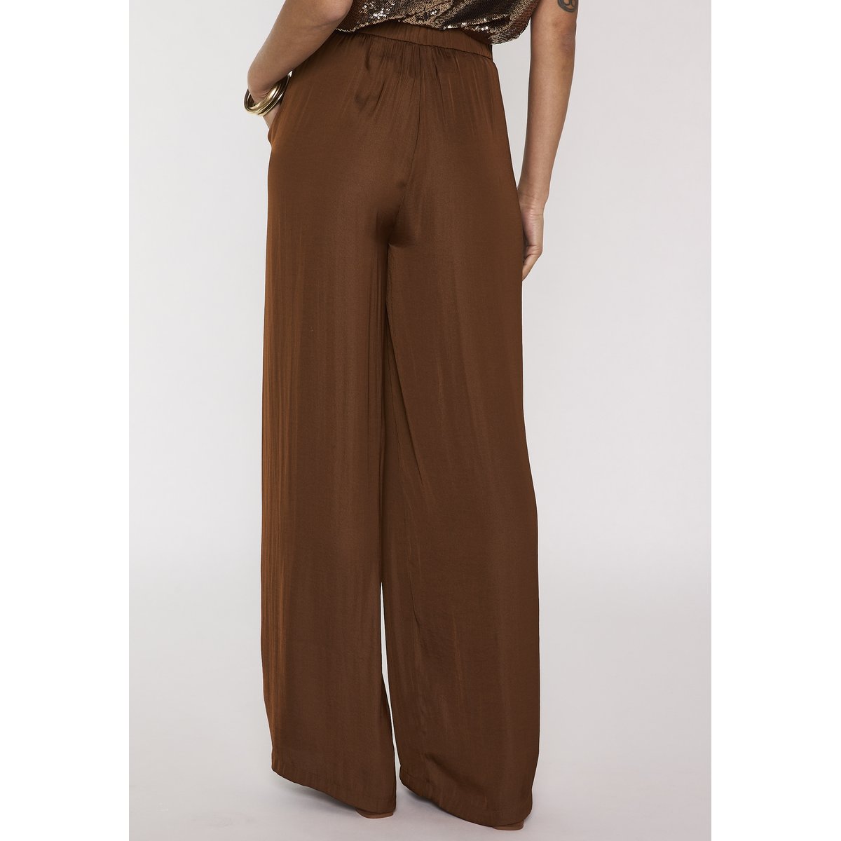 Pantalon large satiné TOBIAS caramel, Maison 123