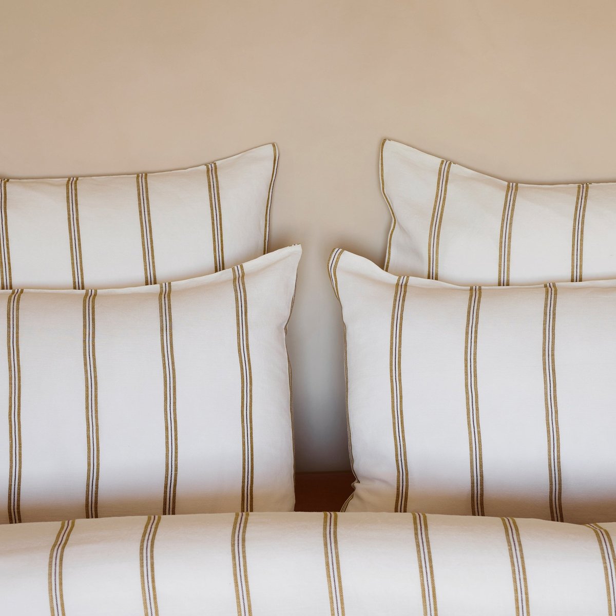 Lot De 2 Taies D'Oreiller en Jacquard rayé UGOLIN blanc rayé moutarde, MADURA
