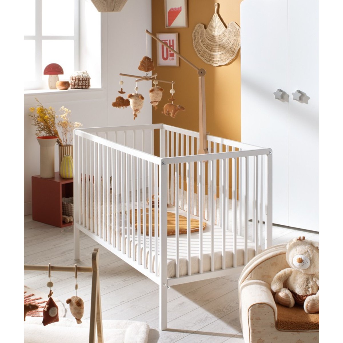 Chambre bébé complète Basic, Lit 120x60 tout barreaux, Commode à langer 3 tiroirs et Armoire 2 portes - boutons boule blanc/gris, BABY PRICE