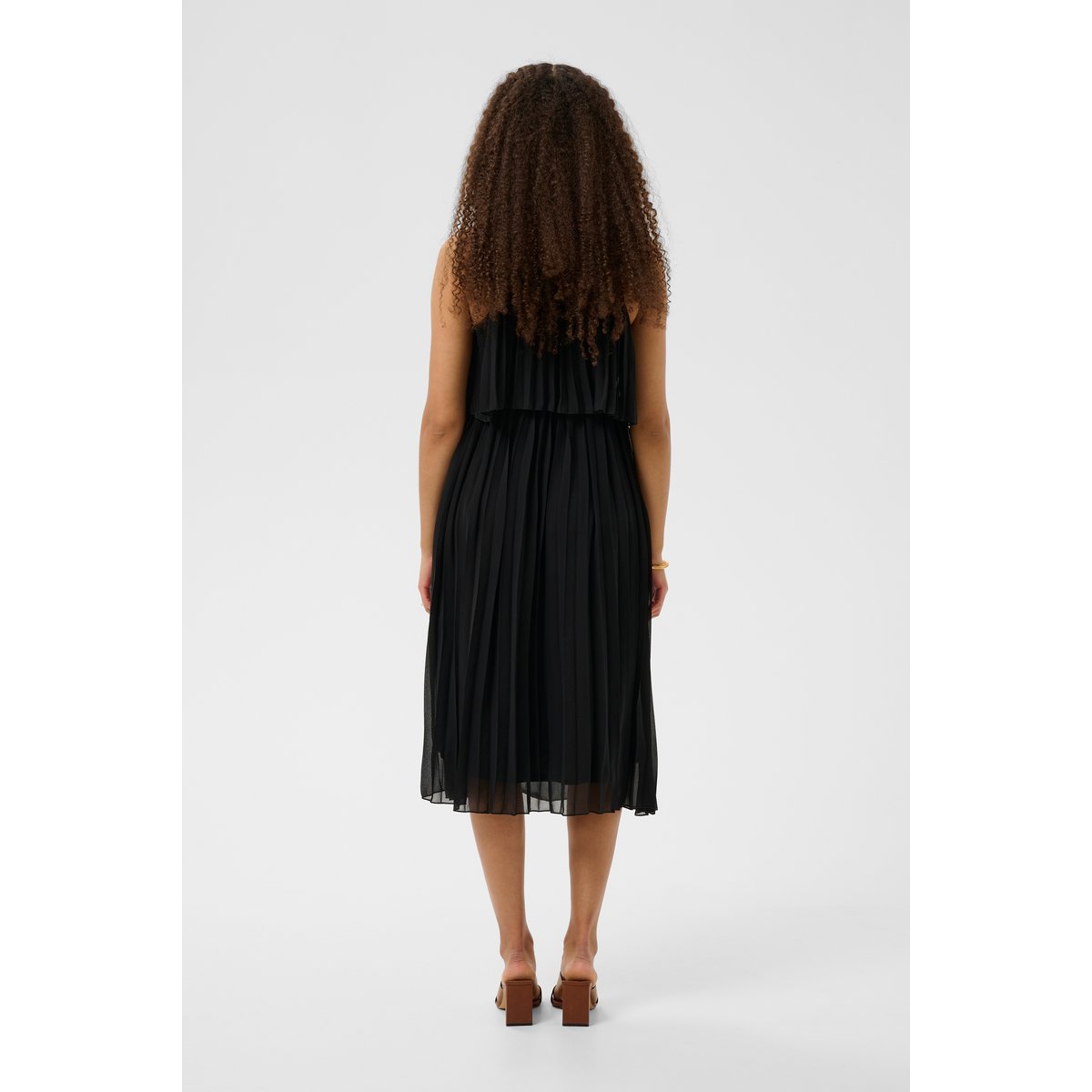 Robe noir pitch black, CREAM