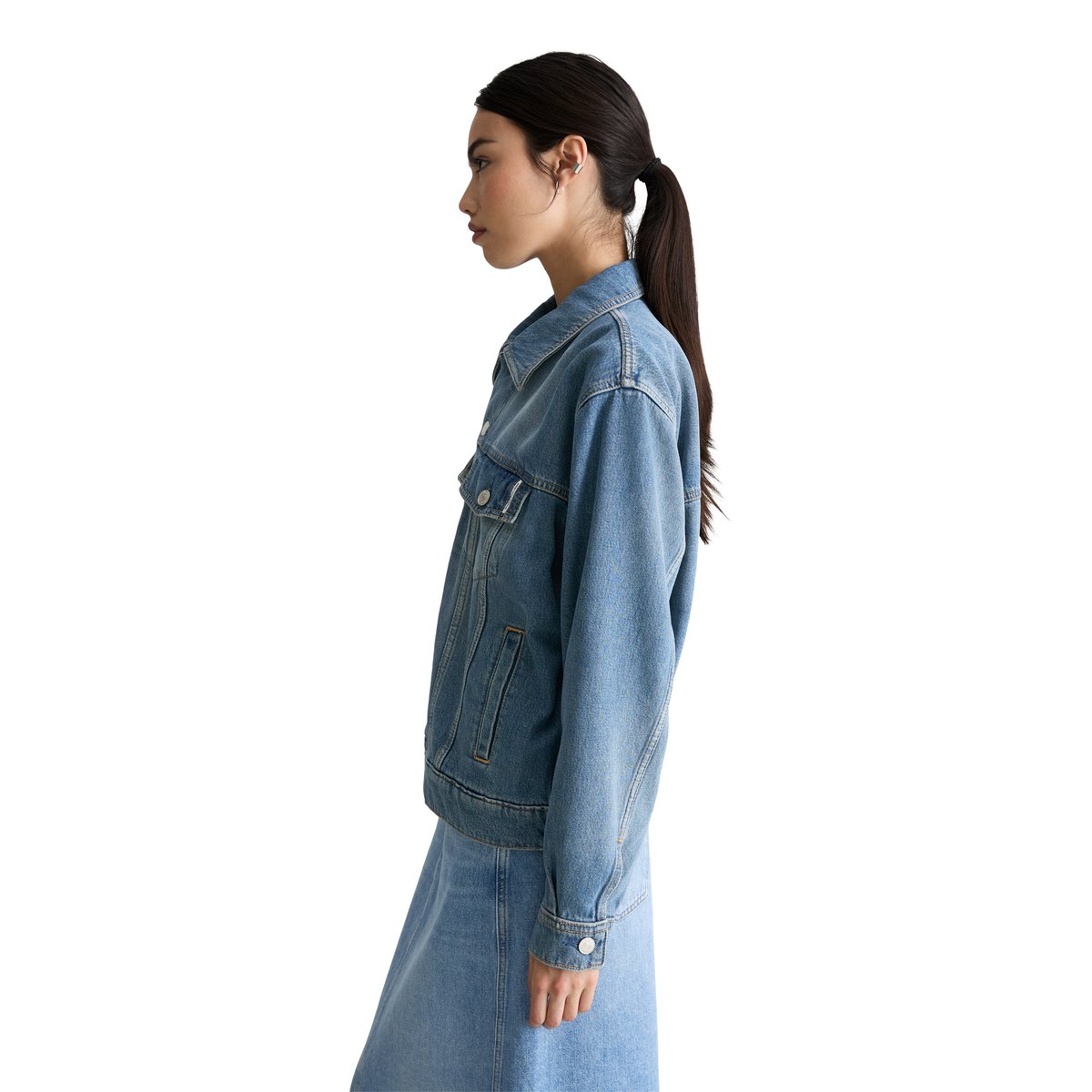 Veste en jean oversize en doux mélange de lyocell et de coton bio bleu moyen, MARC O’POLO DENIM