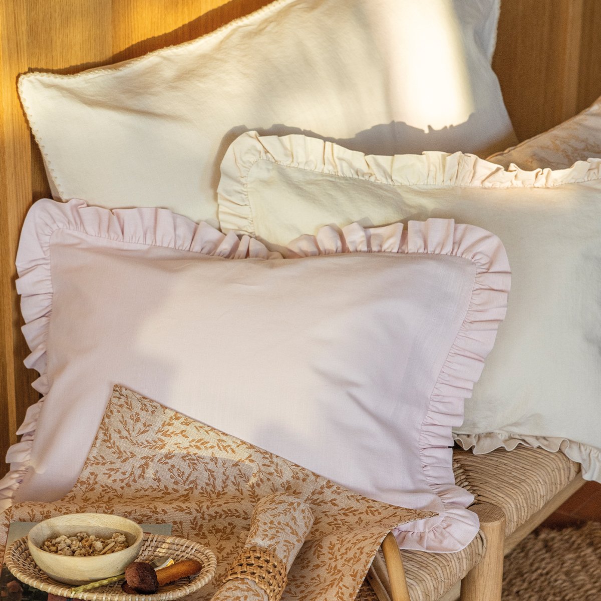 Taie décorative en Coton, ECLAT amande, LE JACQUARD FRANCAIS