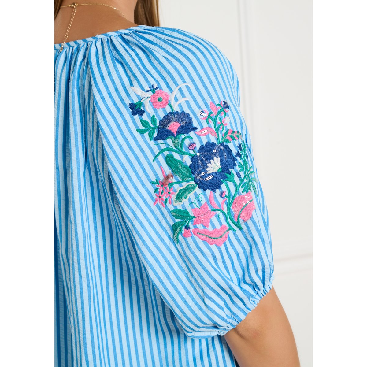 Blouse brodée florale bleu pastel, LOLALIZA