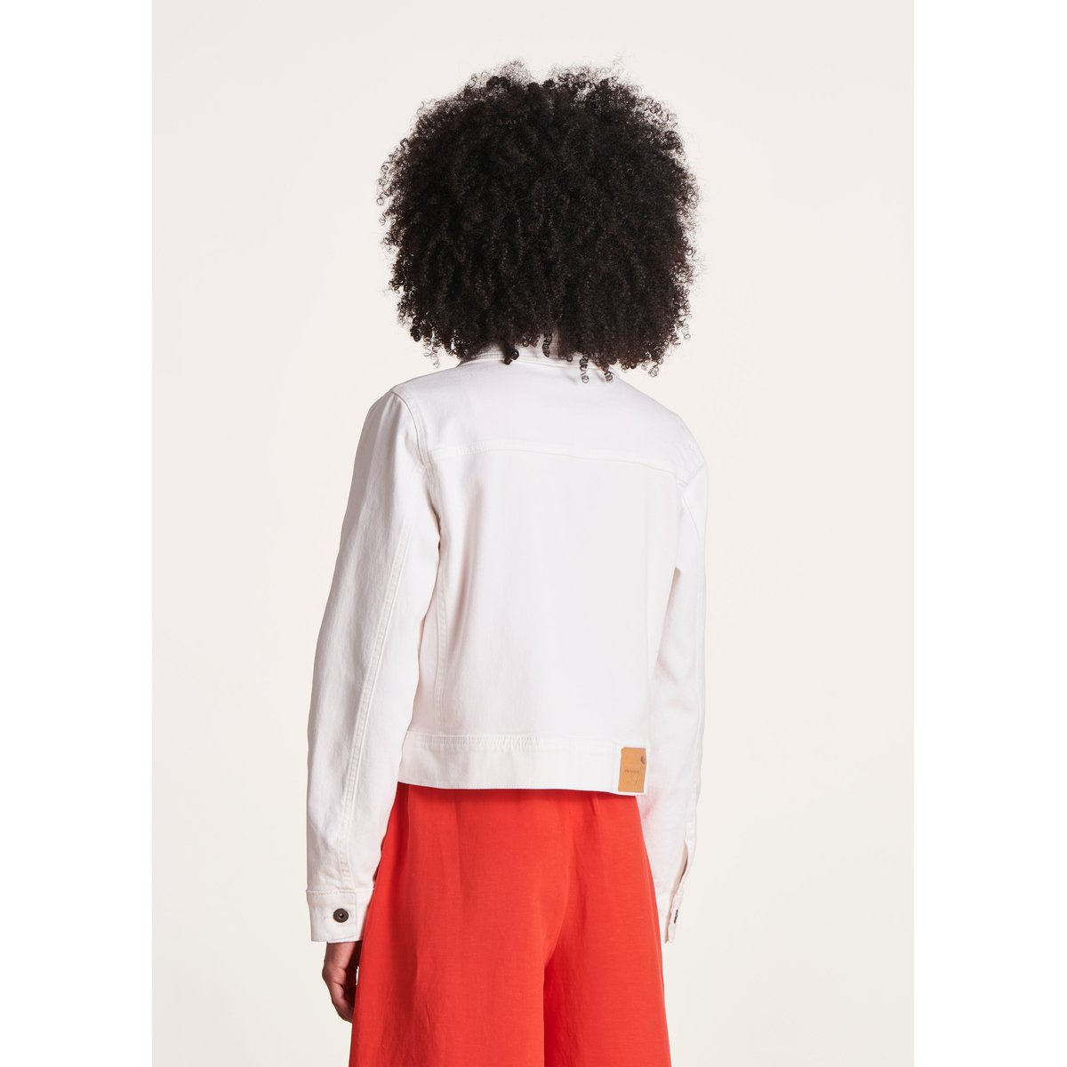 Veste courte ajustée en coton biologique blanc, LA FEE MARABOUTEE