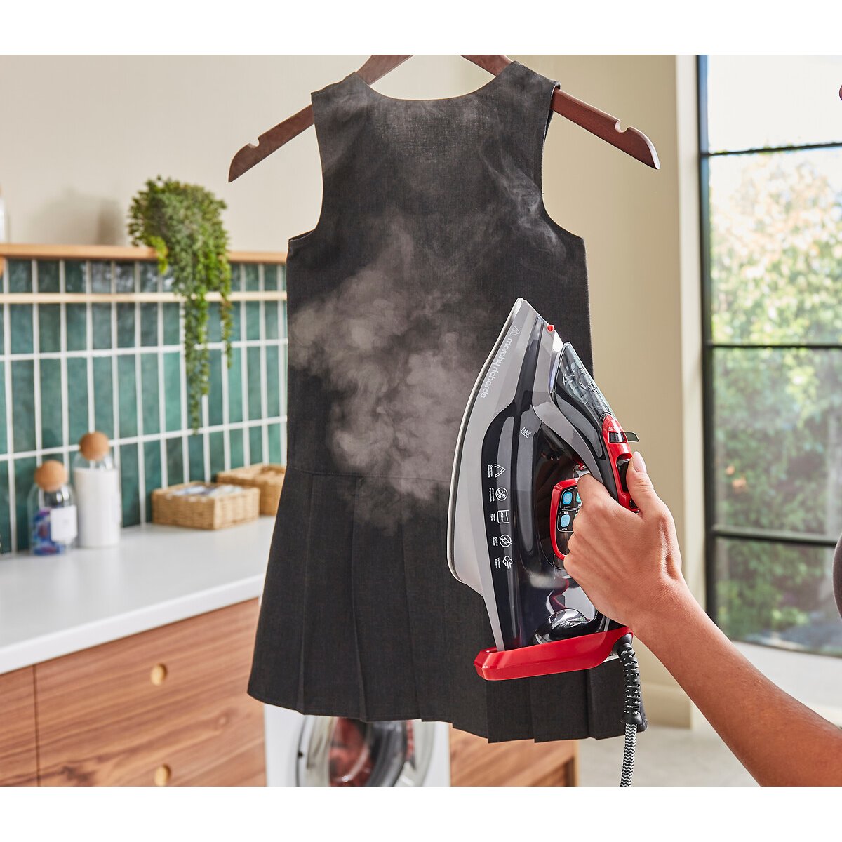 2800W Steam Iron - 302012 red, MORPHY RICHARDS