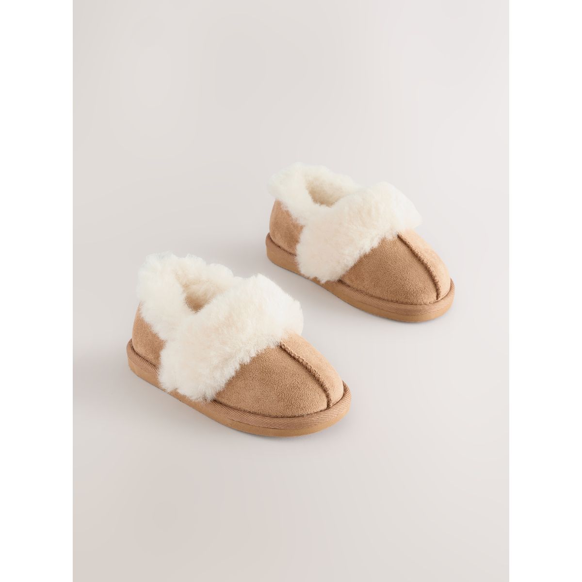 Chaussons en imitation fourrure marron fauve, NEXT