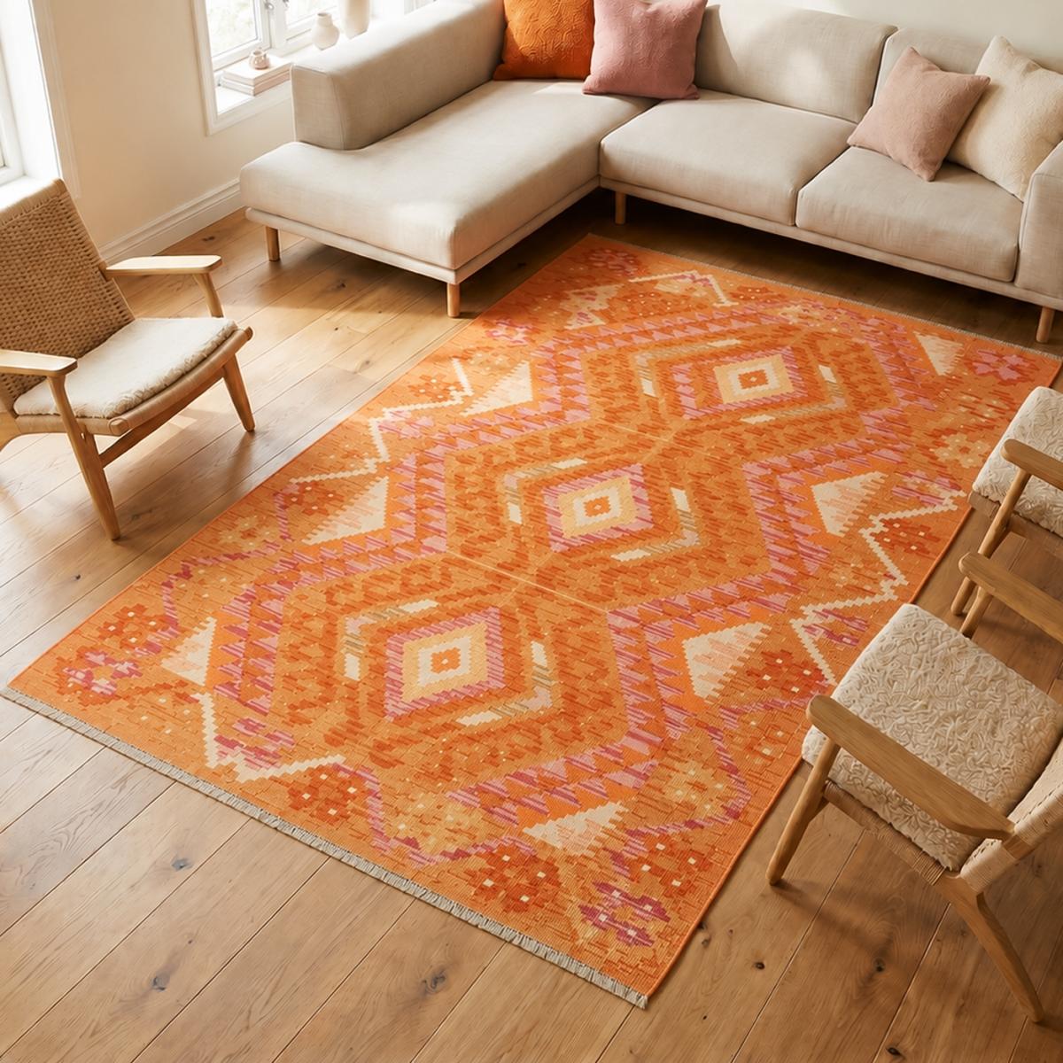 Tapis d'orient, motif ethnique, artisanal en laine naturelle orange, crème, rose, UN AMOUR DE TAPIS