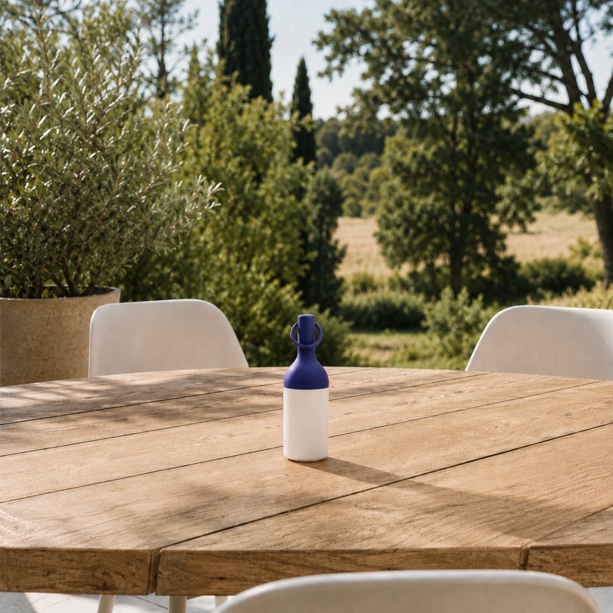 Petite lampe nomade en plastique - ELO blanc et bleu, MAISON PAVANE