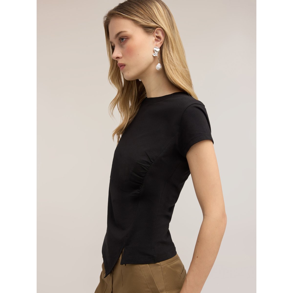 T-shirt avec drapé latéral asymétrique noir, MOTIVI