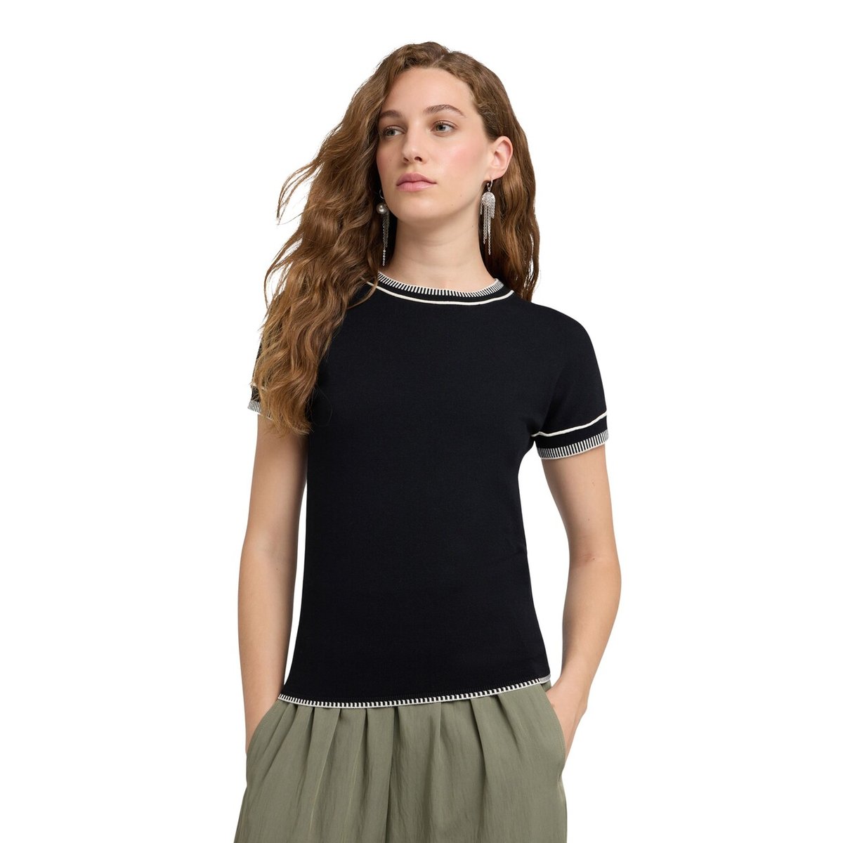 Pull en maille unie avec bords contrastants noir, MOTIVI