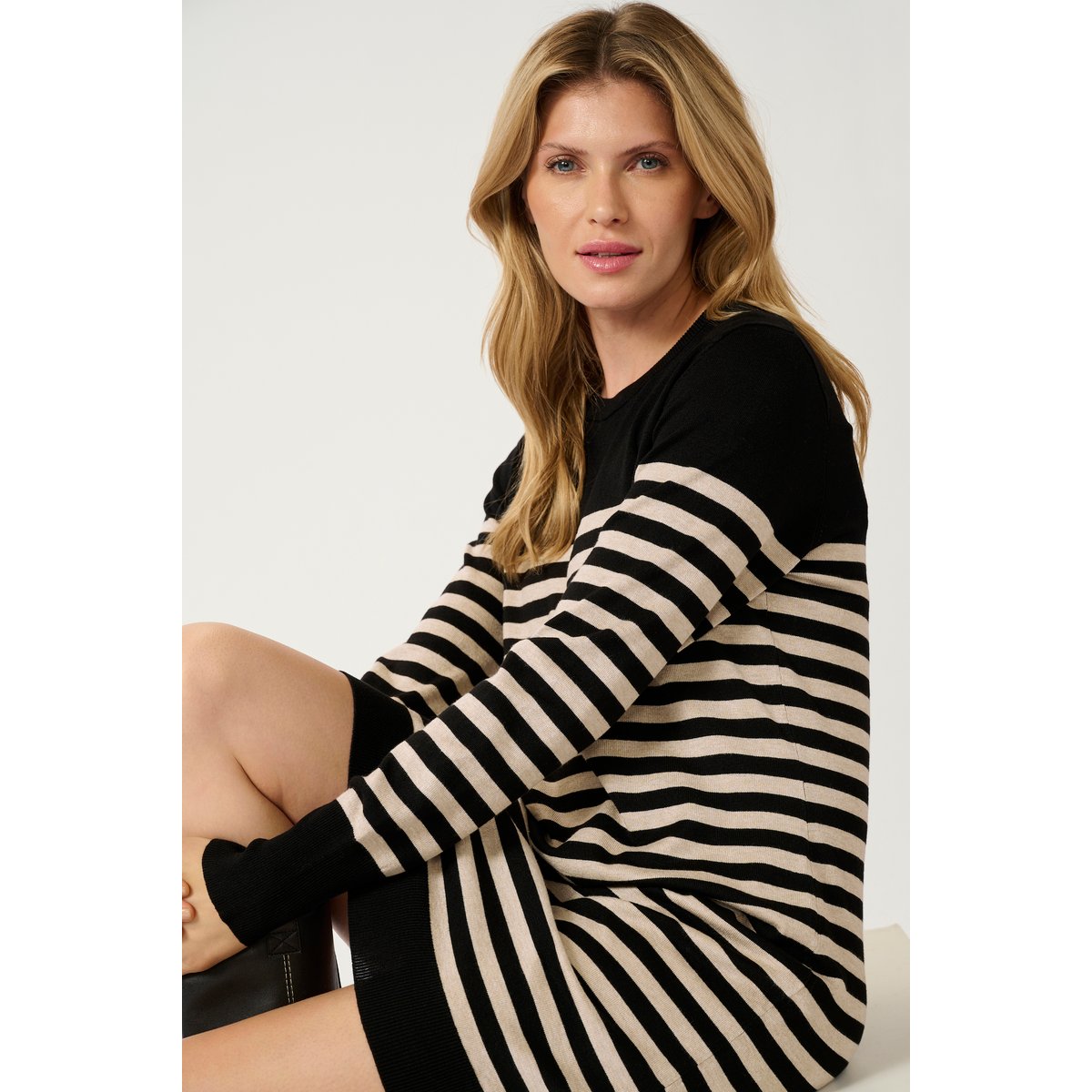 Dress noir black feather gray melange, KAFFE