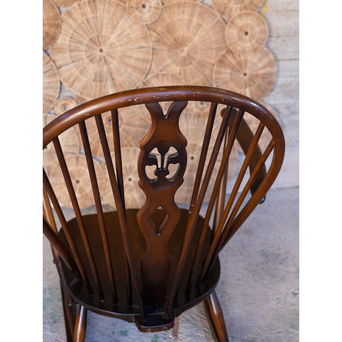 Rocking-chair anglais en hêtre Alibert N°101 - Bon état bois foncé, DEBONGOUT