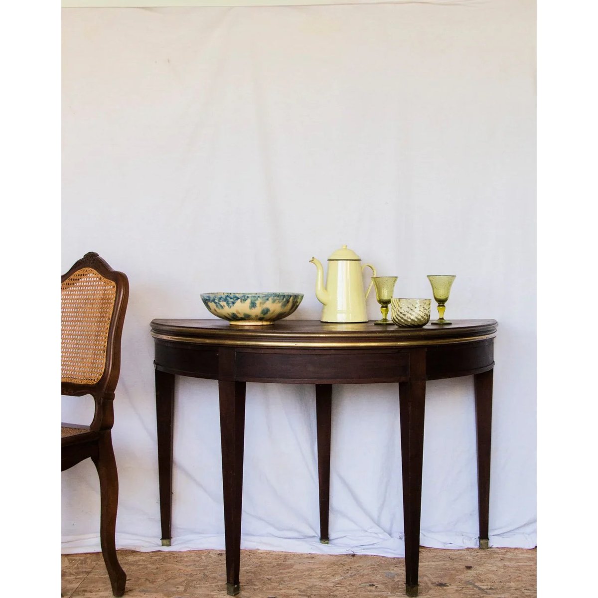 Table à manger demi-lune en cuir Romy N°651 - Bon état bois foncé, DEBONGOUT
