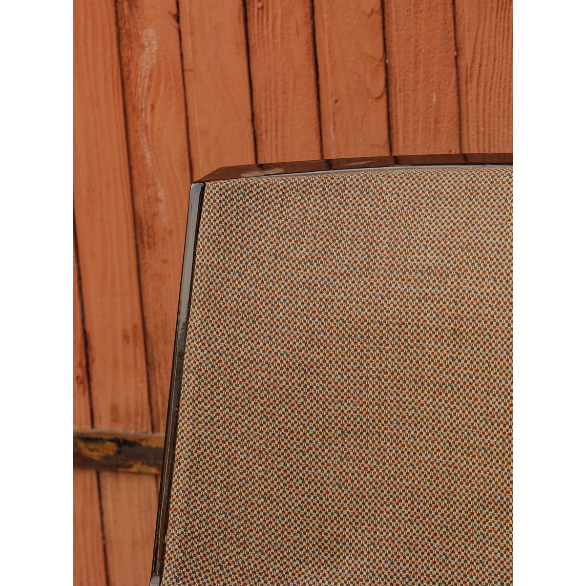 Chaise en plastique marron et tissu beige Alma N°2079 - Bon état marron, DEBONGOUT