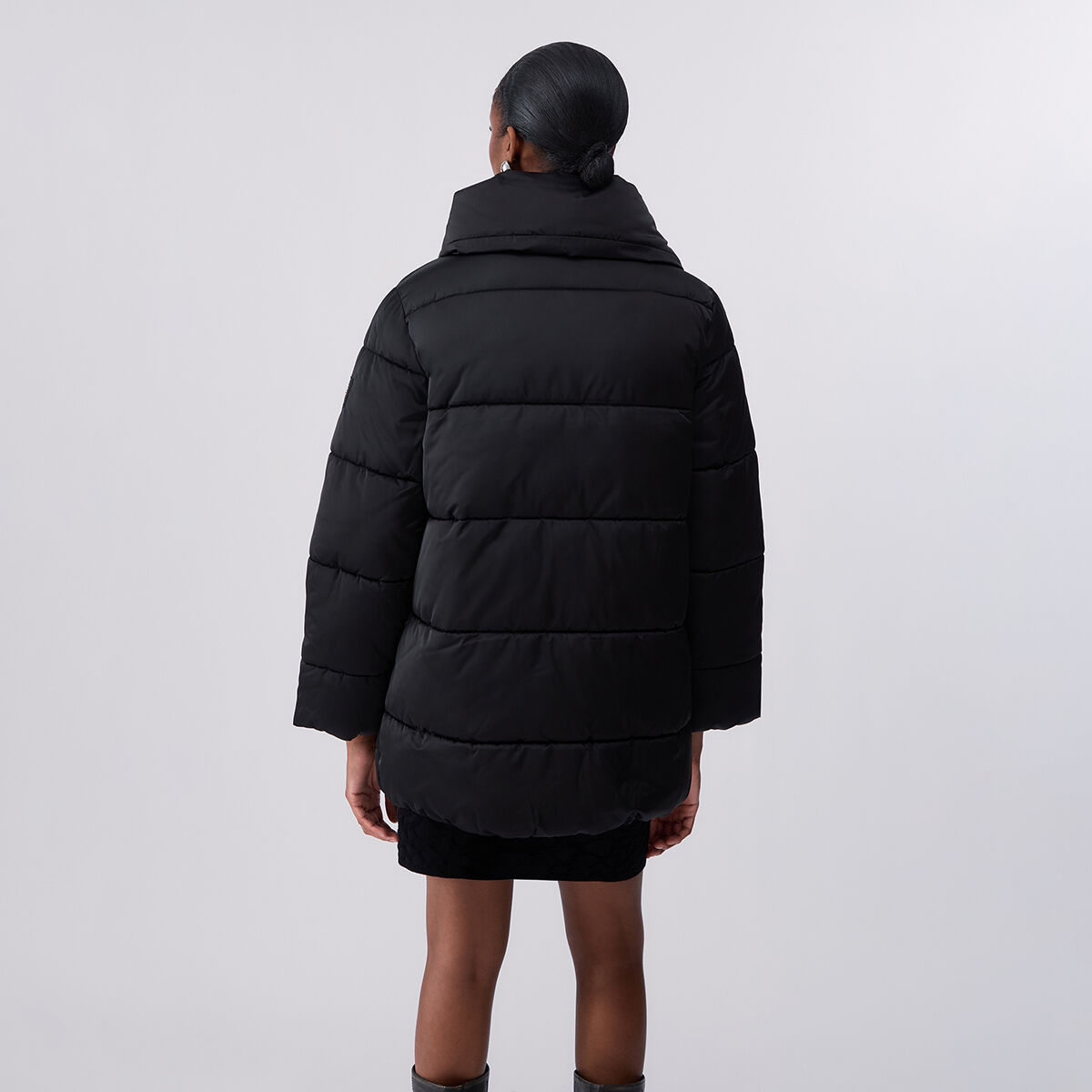 Blouson matelassé oversize en nylon brillant noir, LIU JO