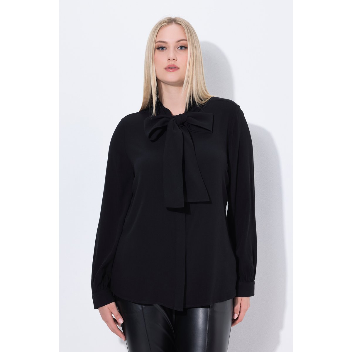 Blouse à manches longues avec châle intégré noir, ULLA POPKEN