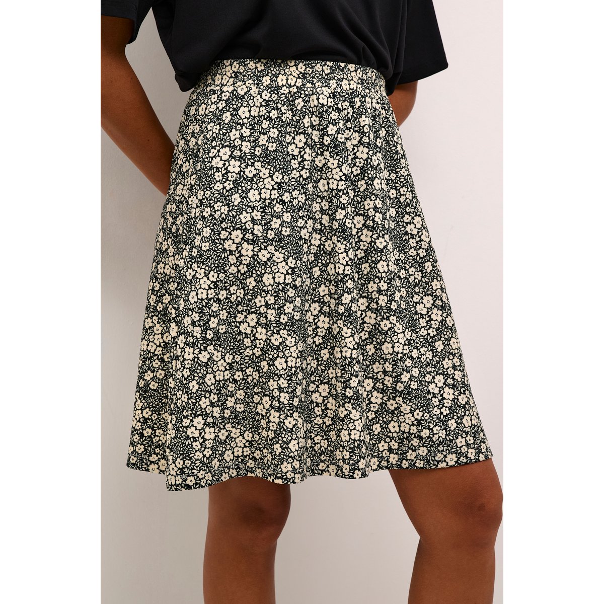 Jupe casual noir/blanc floral, KAFFE