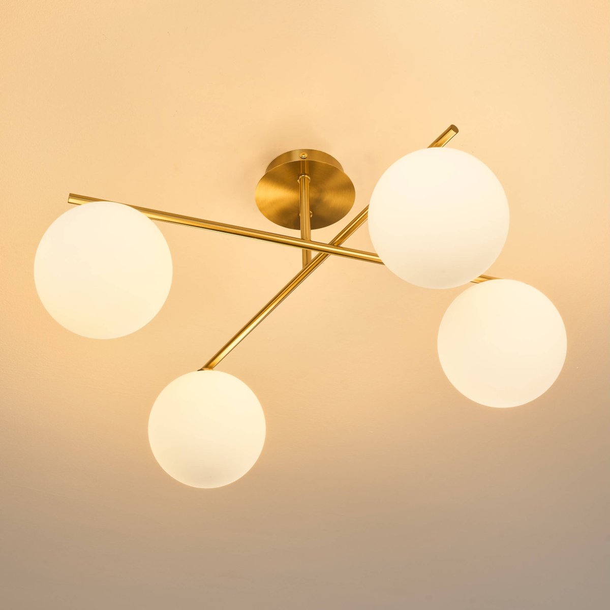 Plafonnier doré 4 globes opale - MILANOA laiton et blanc, KOSILUM