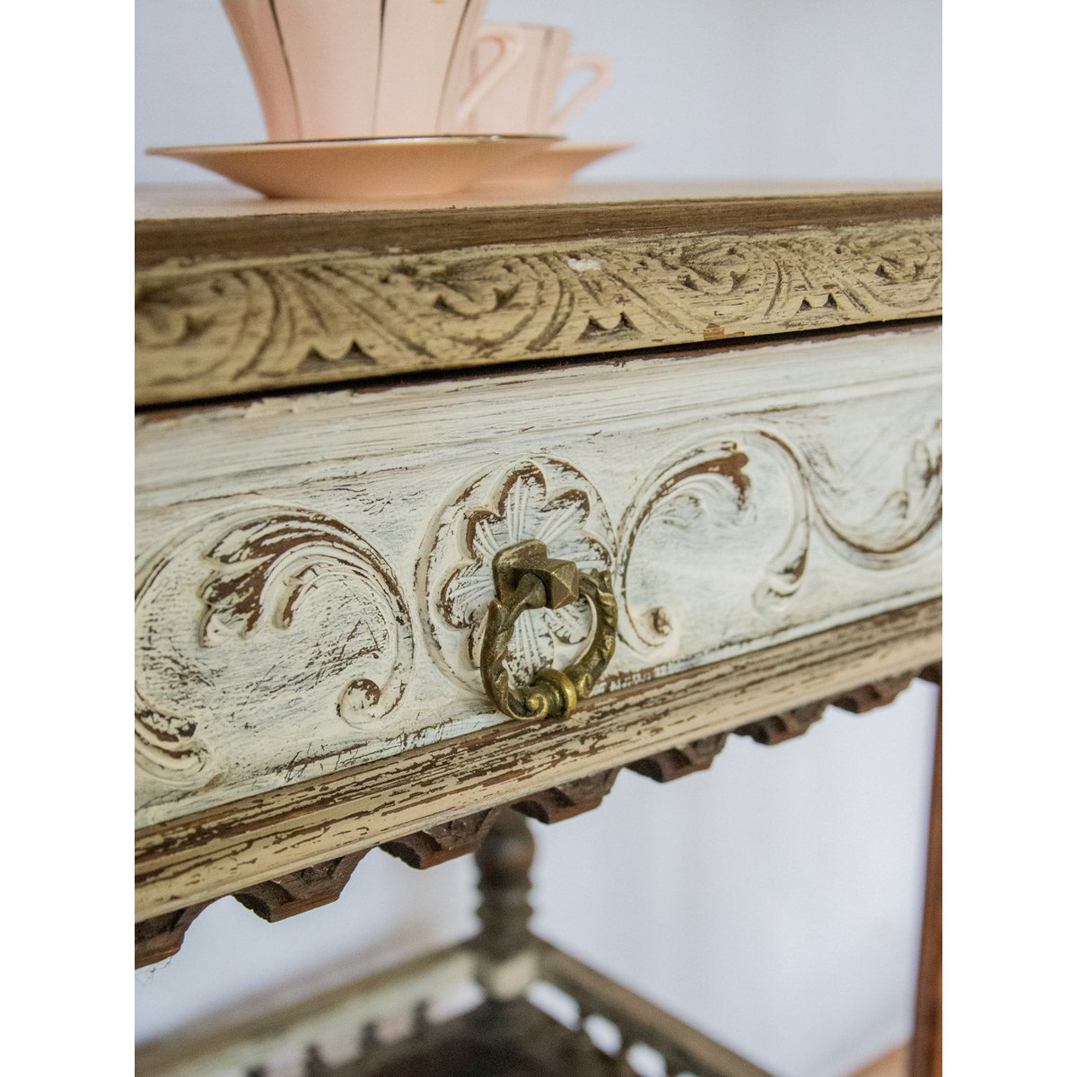 Table d'appoint en bois Francine N°612 - Bon état bois foncé, DEBONGOUT