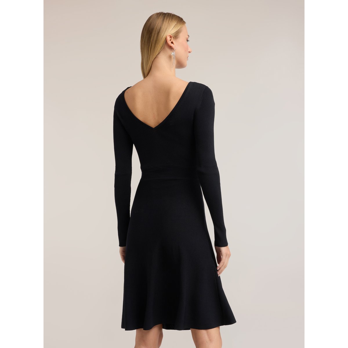 Robe évasée côtelée avec chaînette noir, MOTIVI