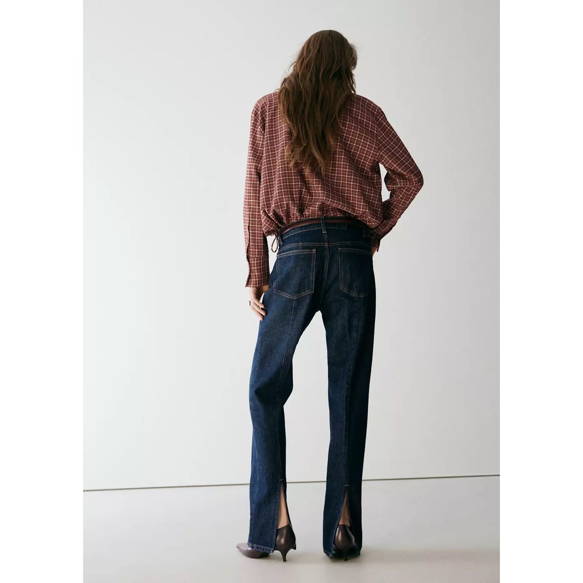 Blouse à carreaux col en V marron, MANGO