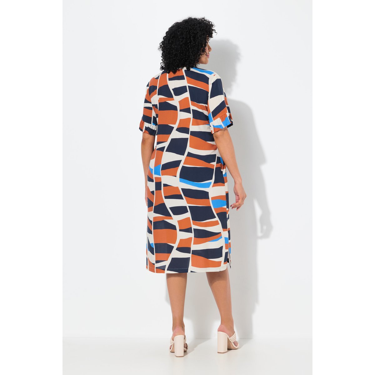 Robe à imprimé graphique. Col en marine, ULLA POPKEN