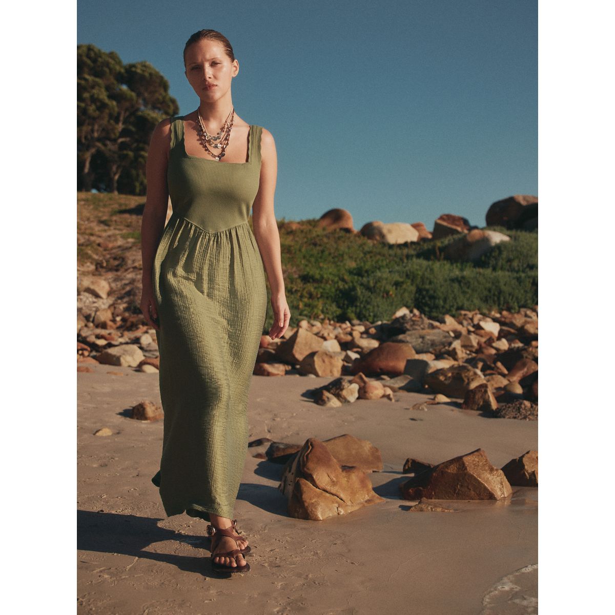 Robe mi-longue en jersey tissé mélangé vert kaki, NEXT