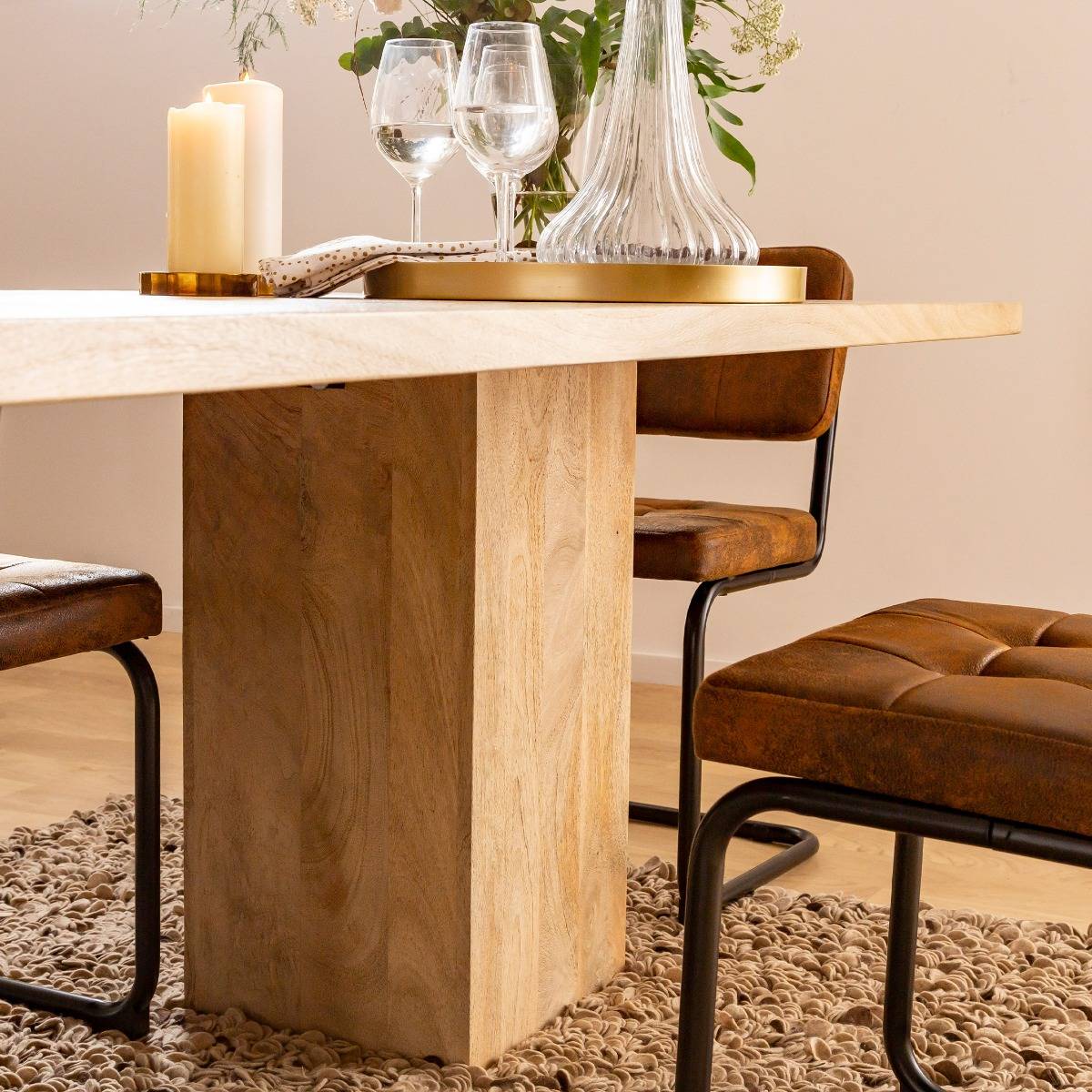 Table à manger en bois de manguier VIVIEN bois clair, MADE IN MEUBLES
