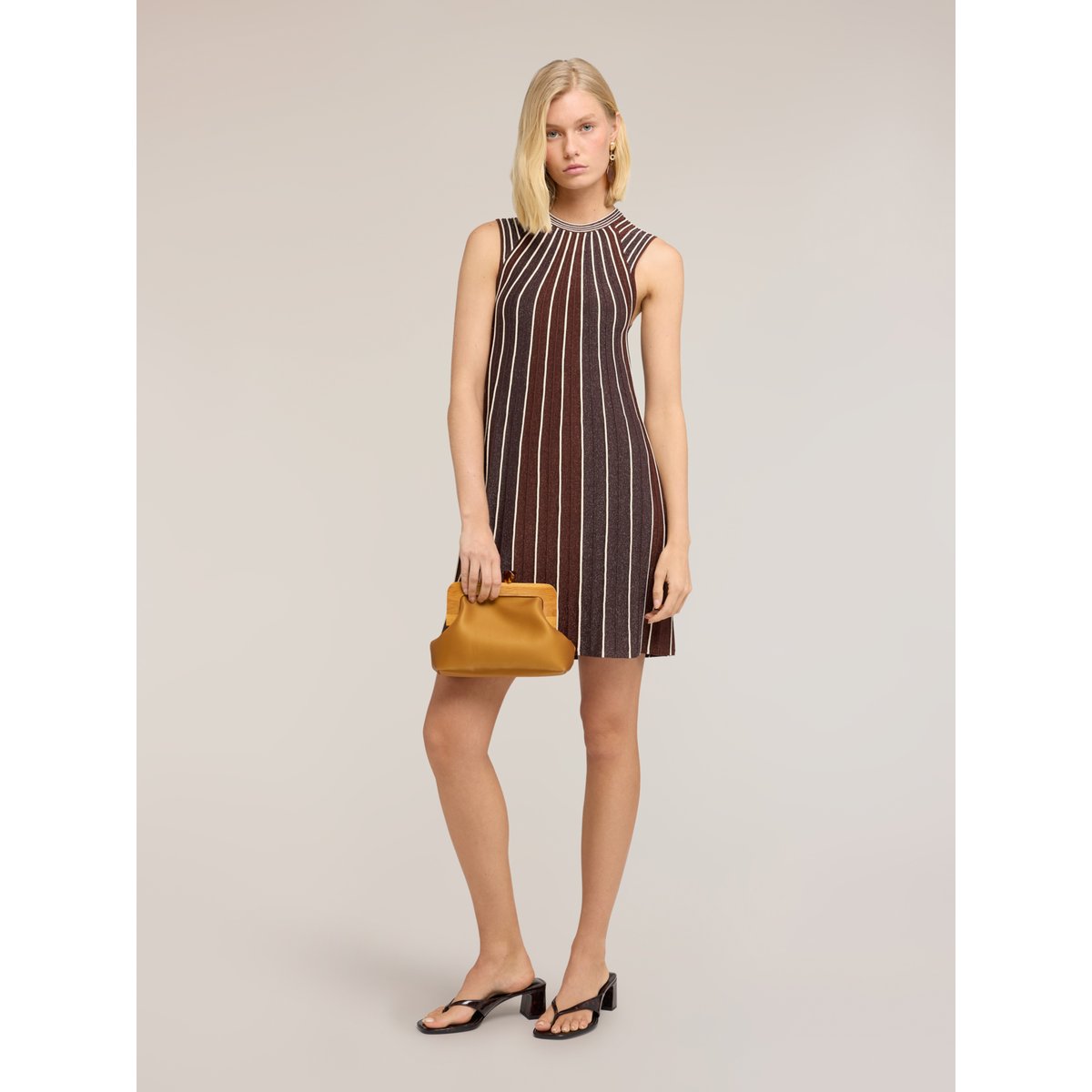 Robe ligne A plissée marron, MOTIVI