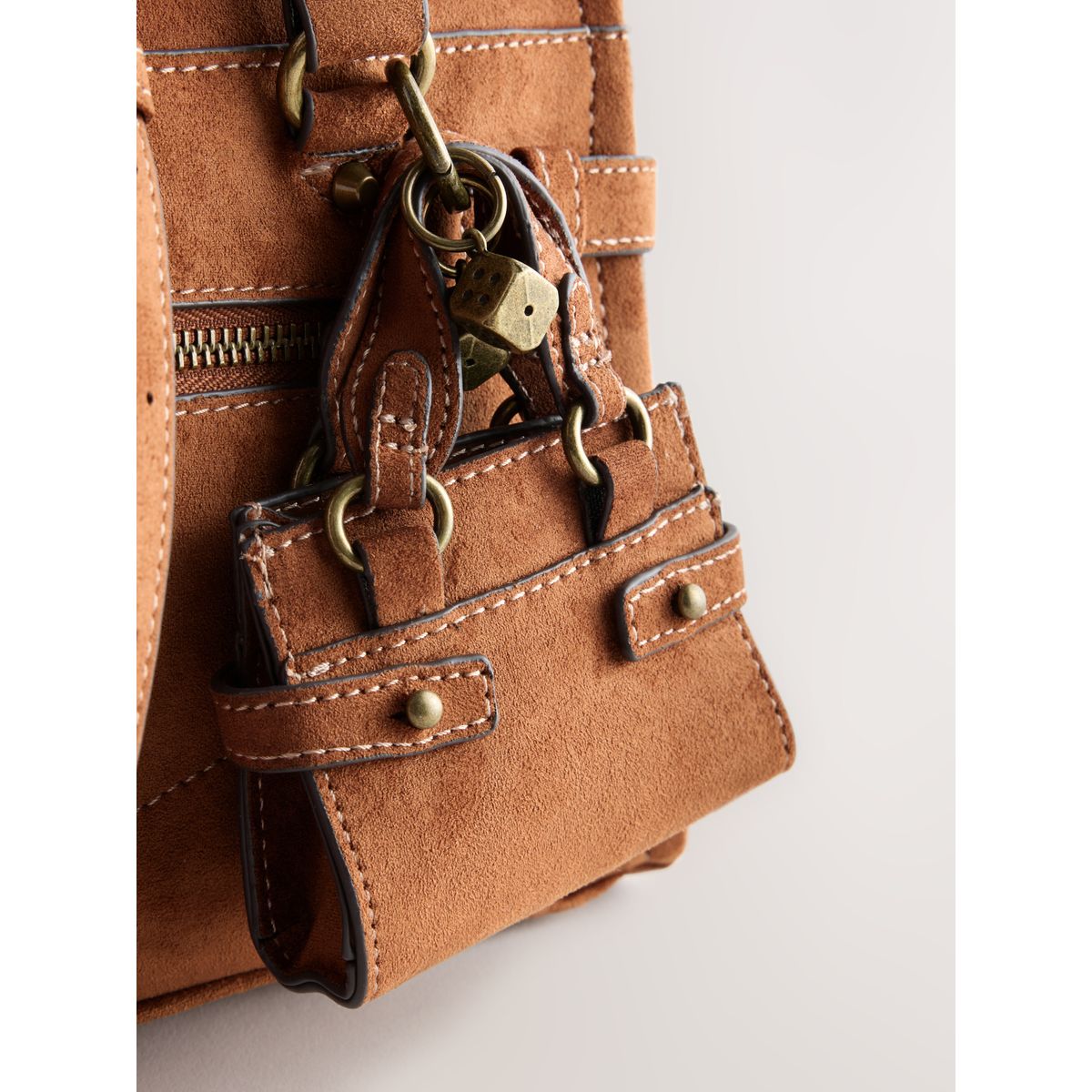 Sac à main avec breloque marron fauve, NEXT