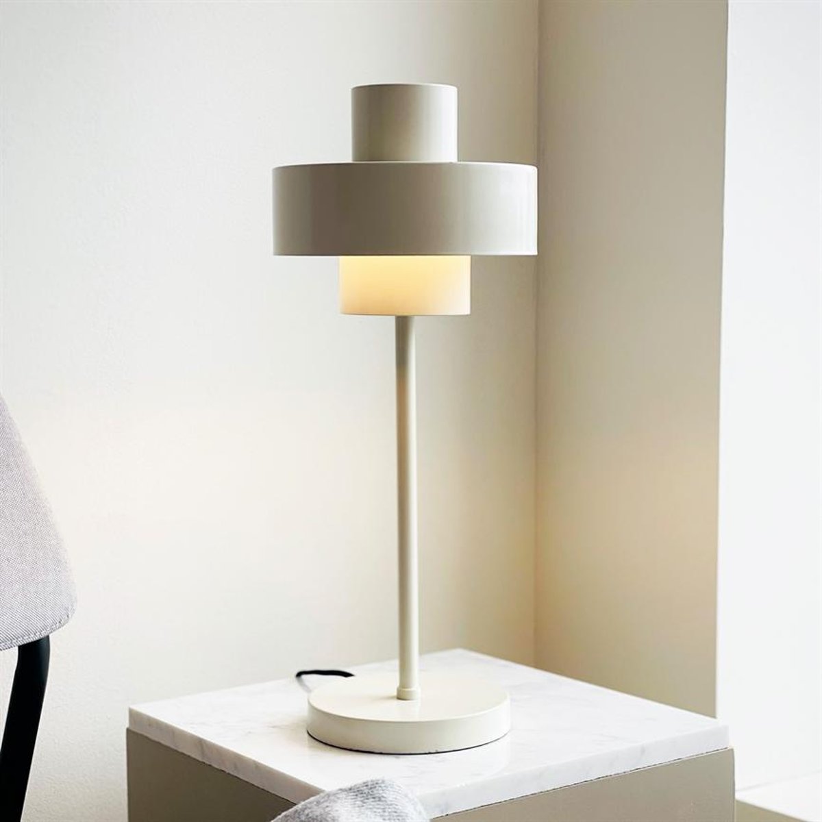 Lampe à poser en métal blanc STOKE blanc, DYBERG LARSEN