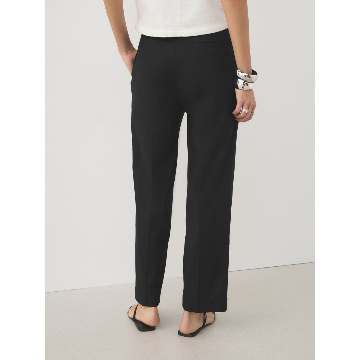 Pantalon tailleur slim court avec lin noir, NEXT