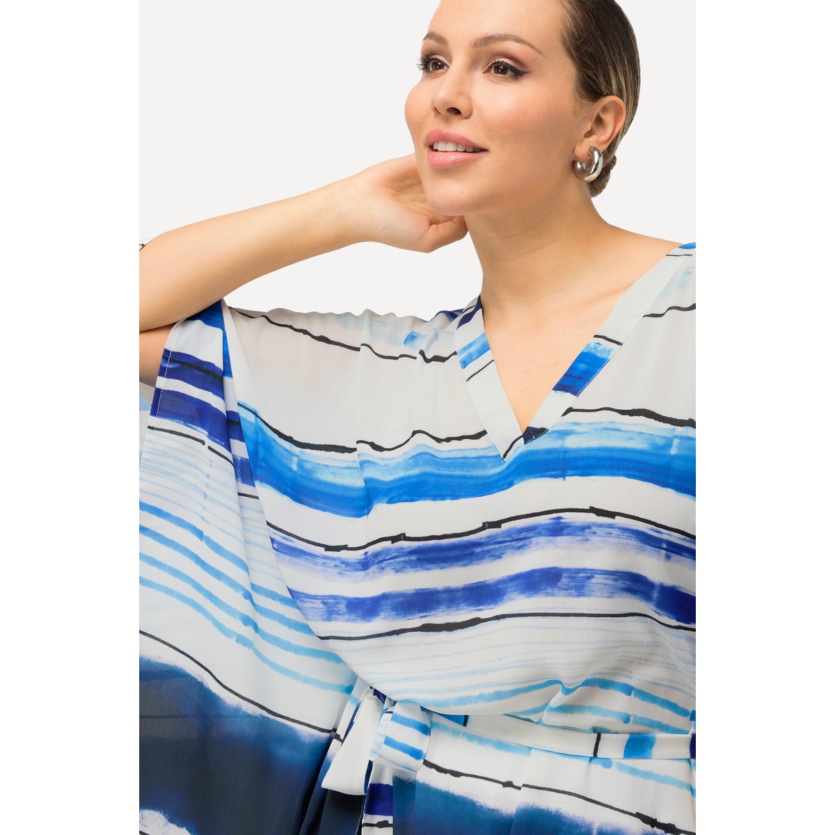 Tunique en mousseline oversized. Décolleté marine, ULLA POPKEN