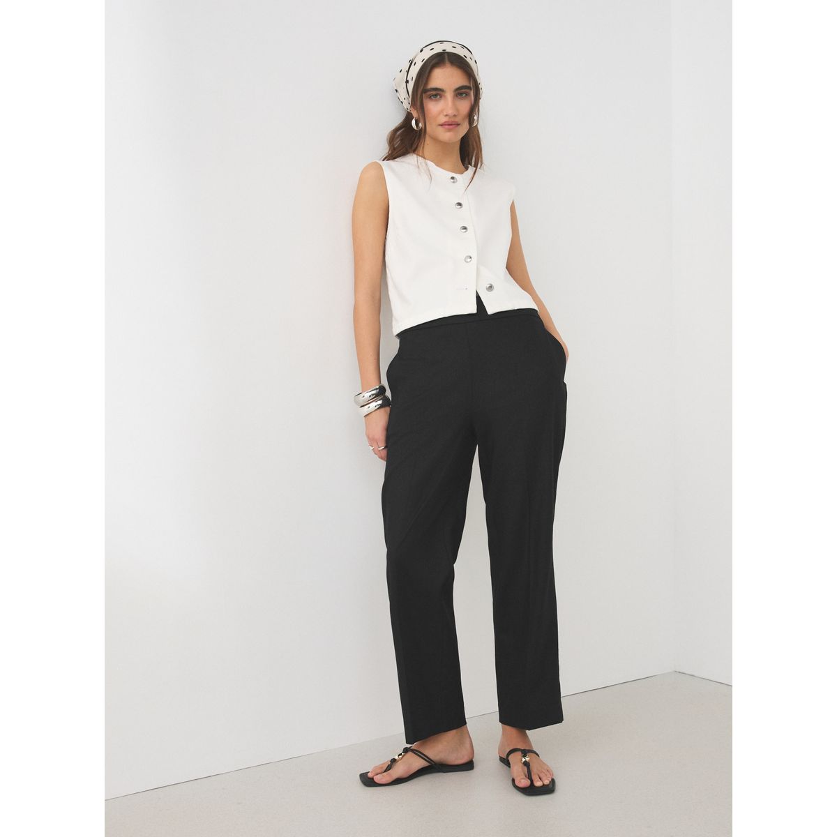 Pantalon tailleur slim court avec lin noir, NEXT