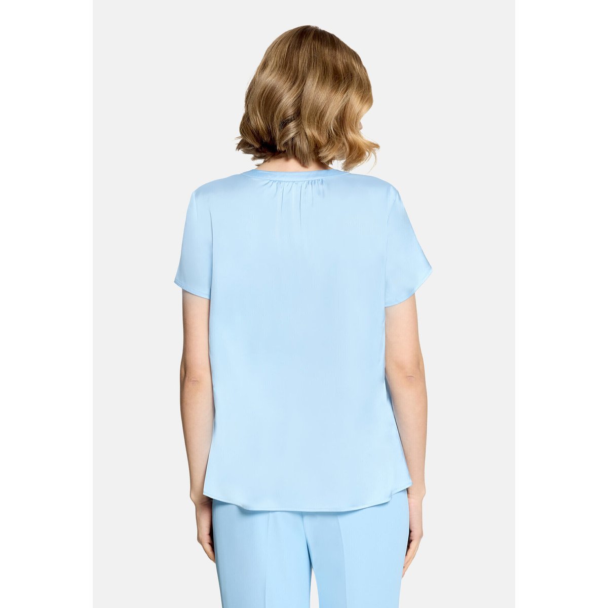 Chemisier en satin manches courtes powder blue, BETTY BARCLAY