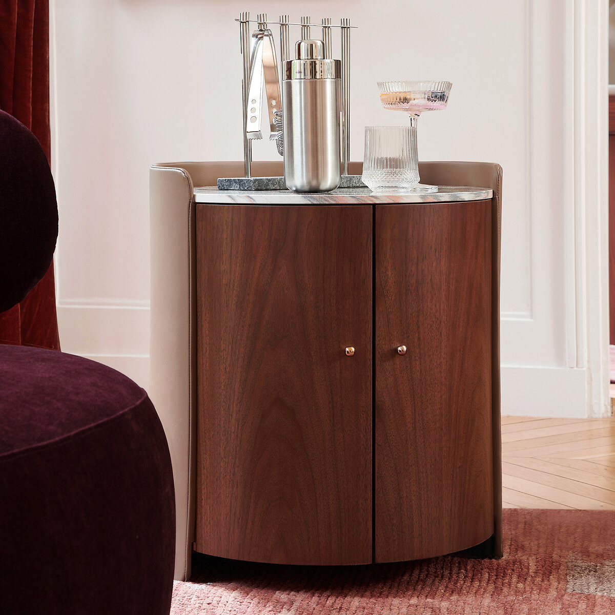 Mesa auxiliar minibar, en chapa de nogal, cerámica y piel, FIRMO nogal, AM.PM
