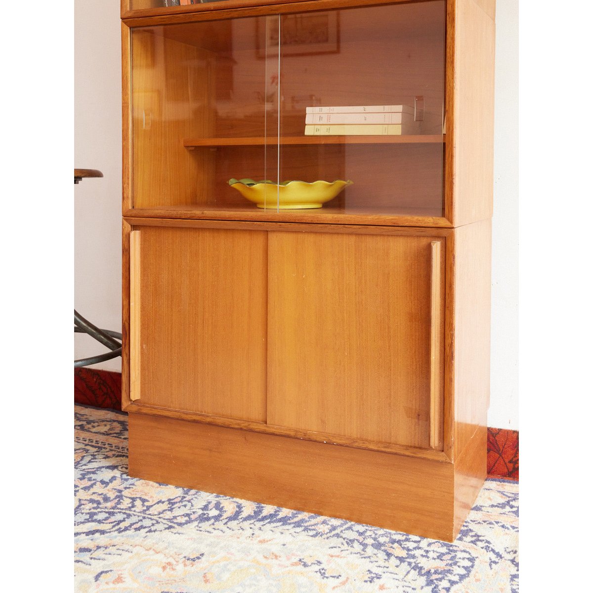 Vitrine en bois Victoria N°1360 - Bon état bois clair, DEBONGOUT