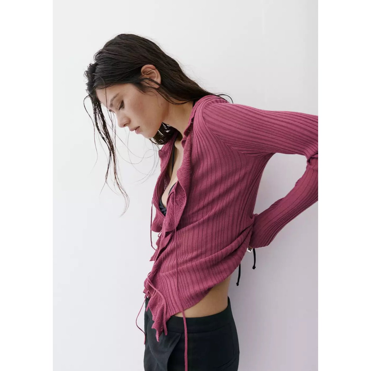 Cardigan en maille texturée avec détail volanté lie de vin, MANGO