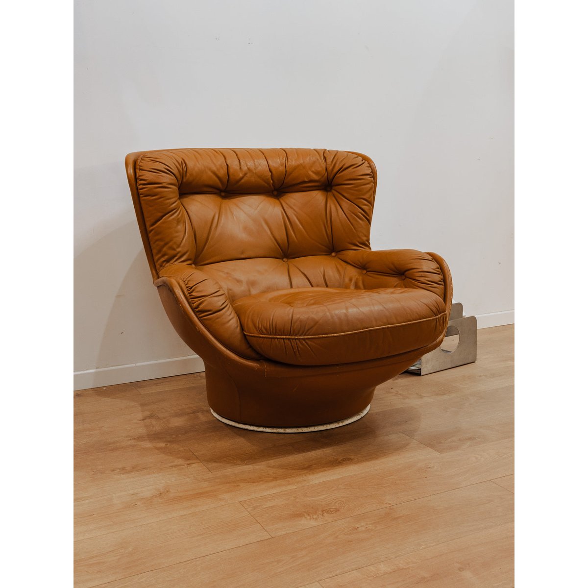Fauteuil en cuir pivotant Jakob N°860 - Bon état marron, DEBONGOUT