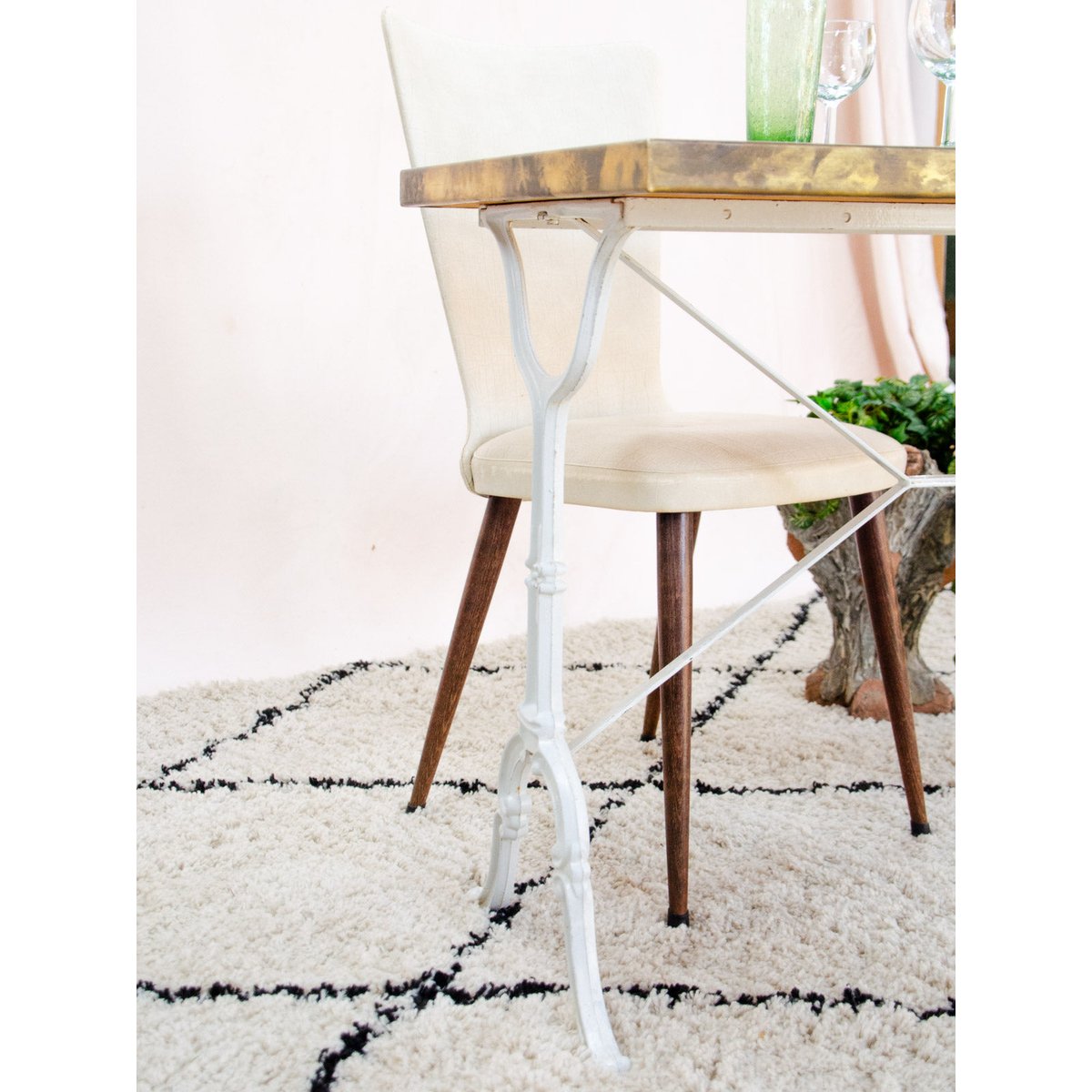 Table à manger bistrot vintage en émail et fonte Denise N°1377 - Bon état vert, DEBONGOUT