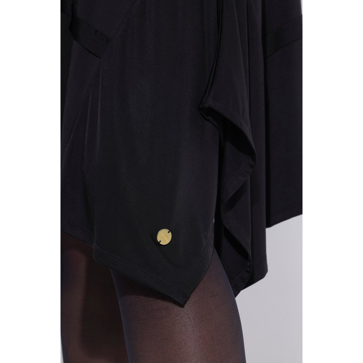 Robe en pointe, au tombé fluide noir, ULLA POPKEN