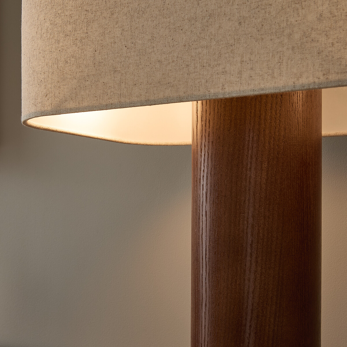 Lampe à poser en frêne teinté noyer et lin, DRYADE noyer, AM.PM
