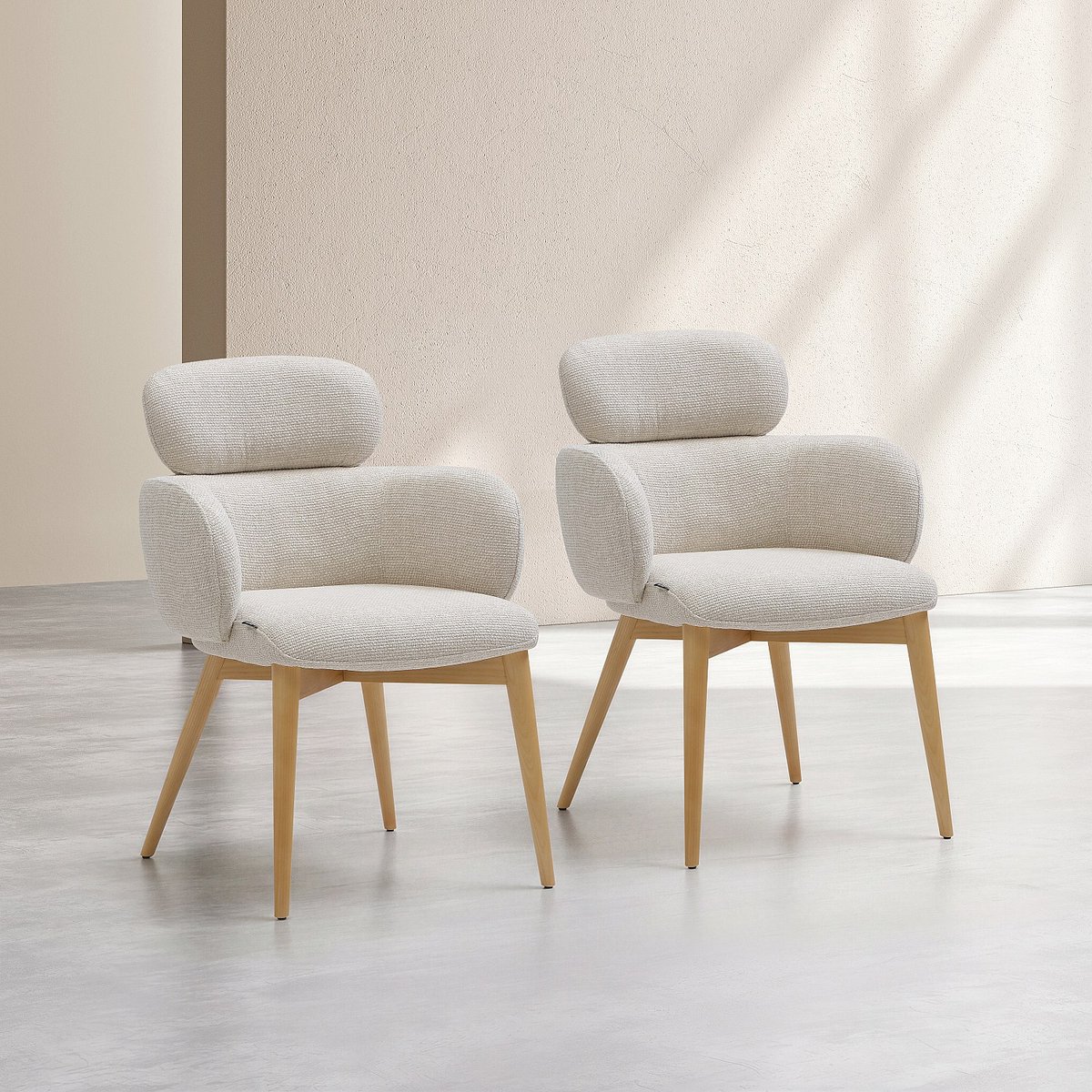 Lot de 2 chaises en tissu et bois massif couleur chêne avec accoudoirs FLORE beige, HABITAT